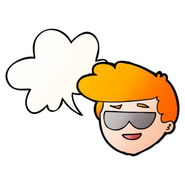 düzgün gradi güneş gözlüğü ve konuşma balonu giyen karikatür çocuk