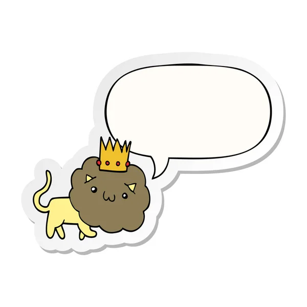 Cartoon Leeuw en kroon en toespraak bubble sticker — Stockvector