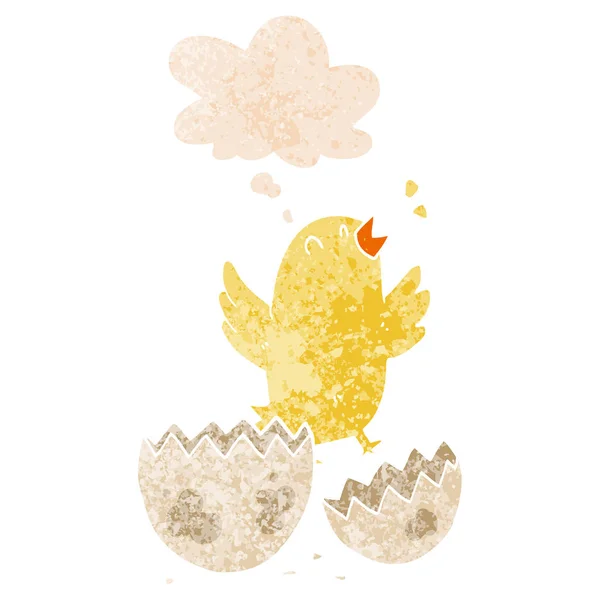 Pássaro dos desenhos animados que eclode do ovo e da bolha pensada no textu retro — Vetor de Stock