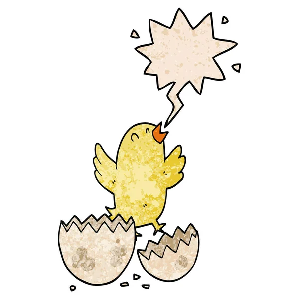 Uccello del fumetto che si schiude dall'uovo e dalla bolla vocale in textur retrò — Vettoriale Stock