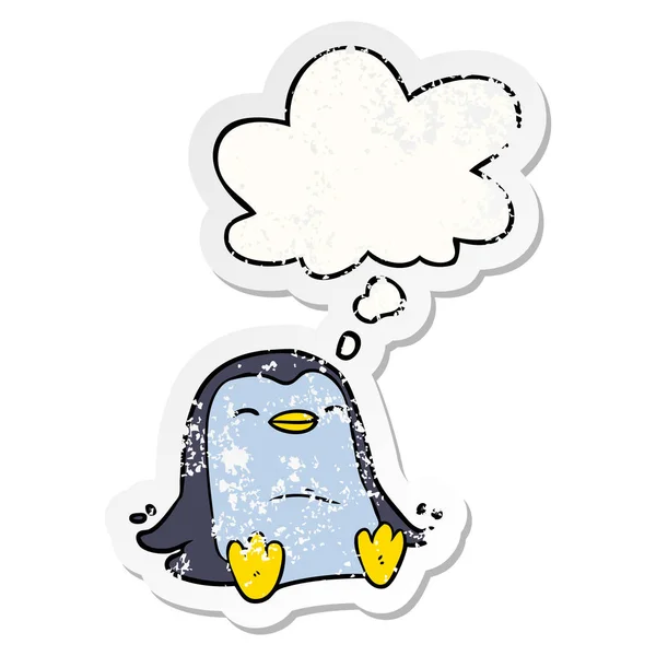 Pinguino cartone animato e bolla pensiero come un adesivo indossato angosciato — Vettoriale Stock