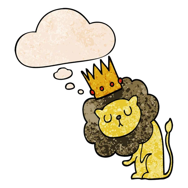 Cartoon leeuw met kroon en gedachte bubble in grunge textuur Pat — Stockvector