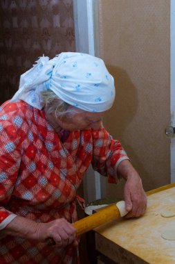 Mutfakta Büyükanne aşçılar köfte