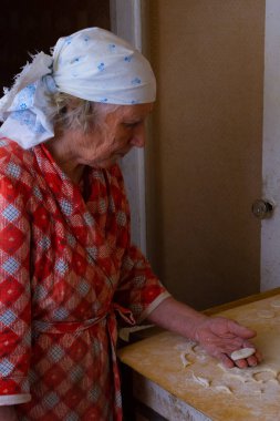 Mutfakta Büyükanne aşçılar köfte