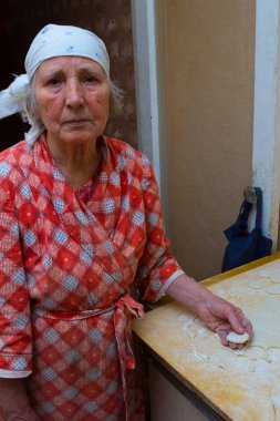 Mutfakta Büyükanne aşçılar köfte