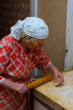 Mutfakta Büyükanne aşçılar köfte