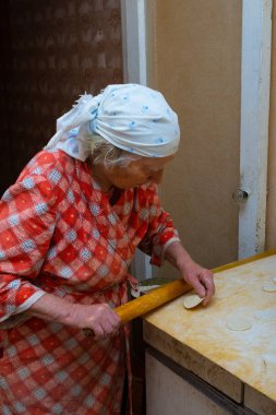 Mutfakta Büyükanne aşçılar köfte