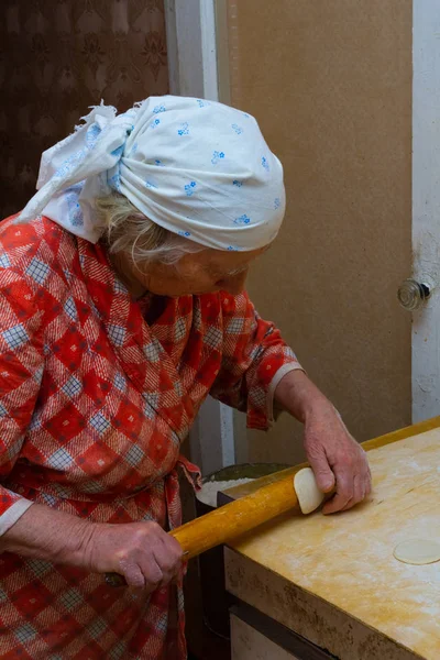 Babcia Kucharzy Pierogi Kuchnia — Zdjęcie stockowe