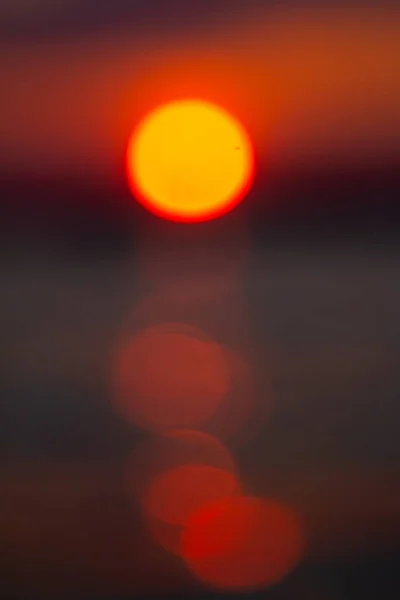 Roter Sonnenuntergang Städtische Flusslandschaft — Stockfoto