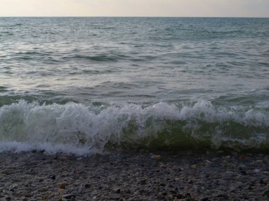 Akşamları deniz ve taşlar