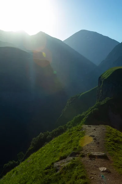 Akşam dağ manzarası