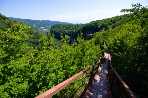 Kısa Köprüye Giden Yol