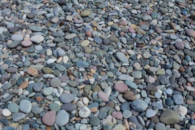 Akşamları deniz ve taşlar