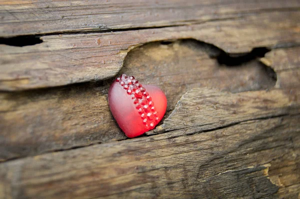 Coração Vermelho Fundo Tronco Madeira — Fotografia de Stock