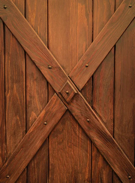 arka kapı ahşap yapısı ile