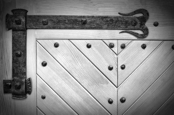 Dekoratif Ferforje ahşap bir kapı hafif renklerde Urun işlenmesi