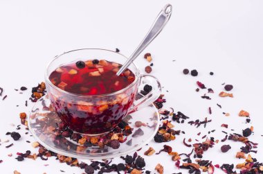 beyaz zemin üzerinde meyve çayı