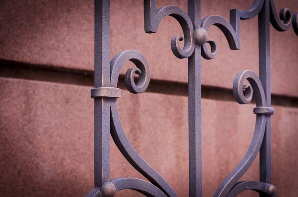 Güzel dövme metal çit unsurları