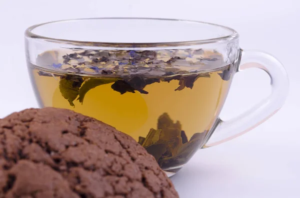 Зеленый Чай Коричневым Печеньем Светлом Фоне — стоковое фото