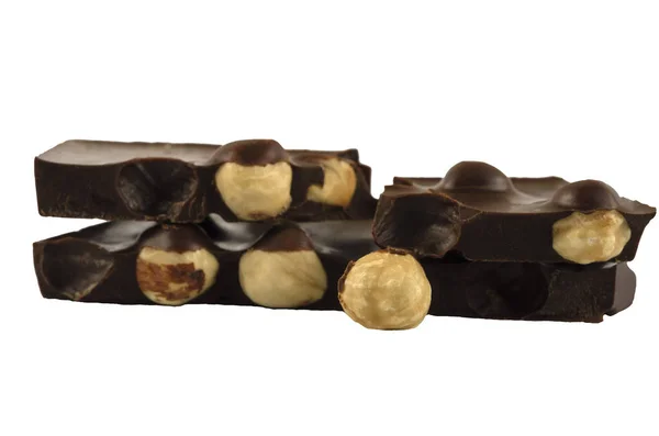 Beyaz Bir Arka Plan Üzerinde Fındık Çikolata Parçaları Makro — Stok fotoğraf