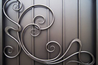 Süslü dövme metal geçit öğeleri