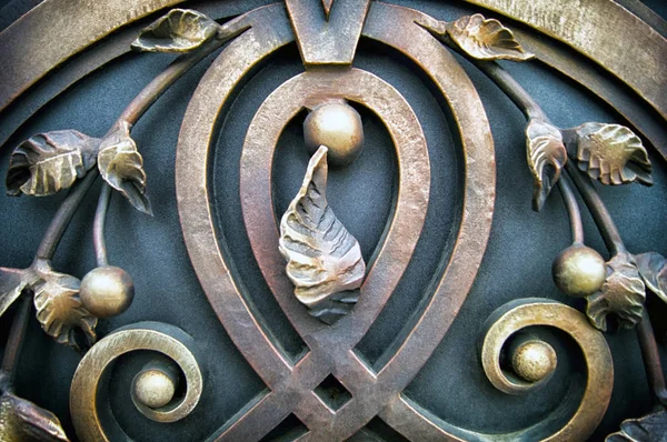 Demirci iş. Metal geçit işleme öğeleri