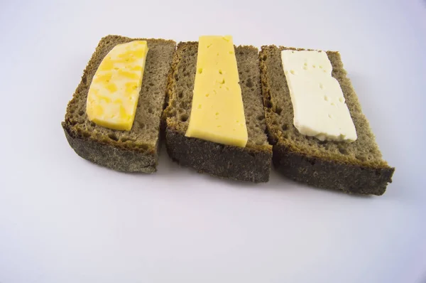 Диетическая Еда Черный Хлеб Различными Видами Сыра — стоковое фото