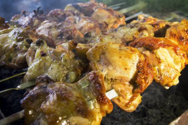 Yemek, ızgara büyük tavuk parçaları