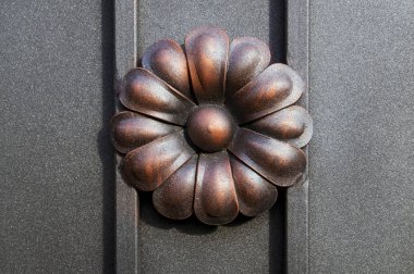 Metal çit çiçek dövme