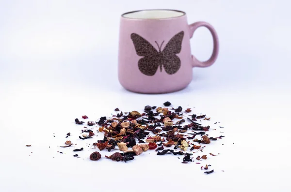 Сухой Фруктовый Чай Светлом Фоне Розовой Чашкой — стоковое фото