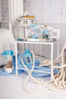 Güzel yeri için bir photosession bir tuğla üzerinde beyaz renkte bir deniz tarzda bir fotoğraf stüdyo duvar arka plan