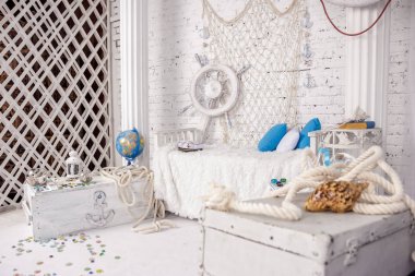 Güzel yeri için bir photosession bir tuğla üzerinde beyaz renkte bir deniz tarzda bir fotoğraf stüdyo duvar arka plan