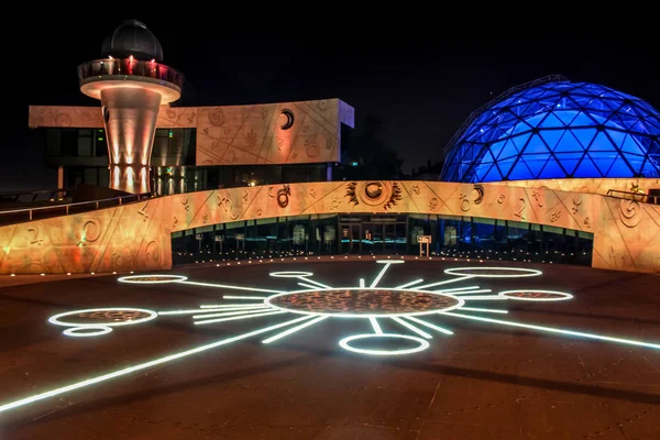 Ночной Городской Ландшафтный Планетарий Терешкова Разноцветным Освещением Футуристическим Дизайном Снята Стоковая Картинка