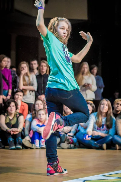Venäjä Yaroslavl Maaliskuu 2014 Nogi Ruki Breakdance Taistelu Kilpailu Keskuudessa — kuvapankkivalokuva