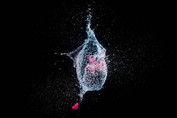 Erstaunliche Explosion Große Wasserfarbe Ballon Bombe Mit Spritzwasser Auf Isoliertem — Stockfoto