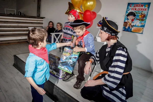 Rusia Yaroslavl Feb 2018 Grupo Feliz Niños Una Celebración Cumpleaños — Foto de Stock