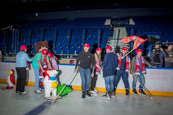 Росія Ярославль Липня 2017 Група Людей Залучених Льодового Палацу Спорту — стокове фото
