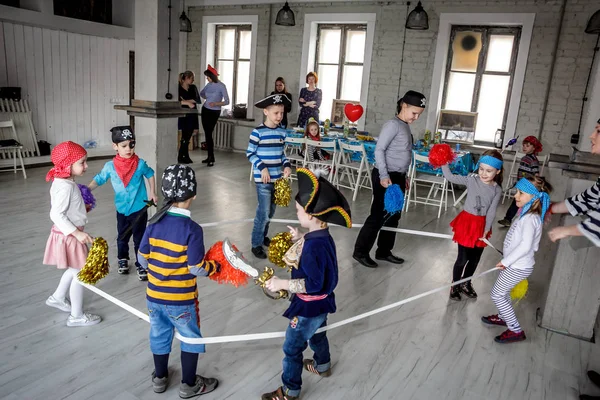 Rússia Yaroslavl Fev 2018 Grupo Feliz Crianças Uma Celebração Aniversário — Fotografia de Stock