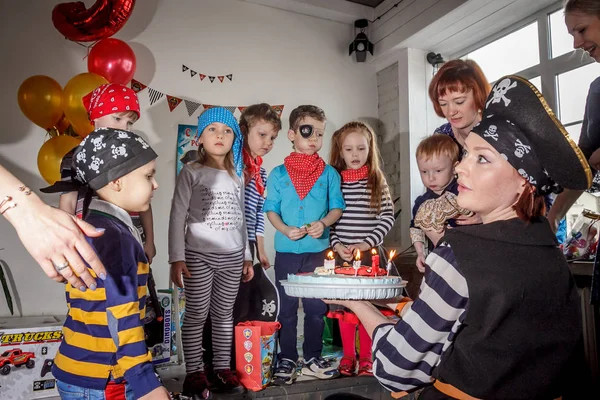 Rússia Yaroslavl Fev 2018 Grupo Feliz Crianças Uma Celebração Aniversário — Fotografia de Stock