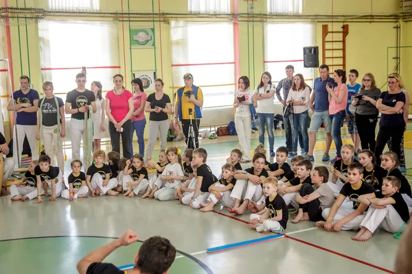 Russia Yaroslavl Maggio 2018 Gruppo Persone Coinvolte Capoeira Palestra Scaldano — Foto Stock