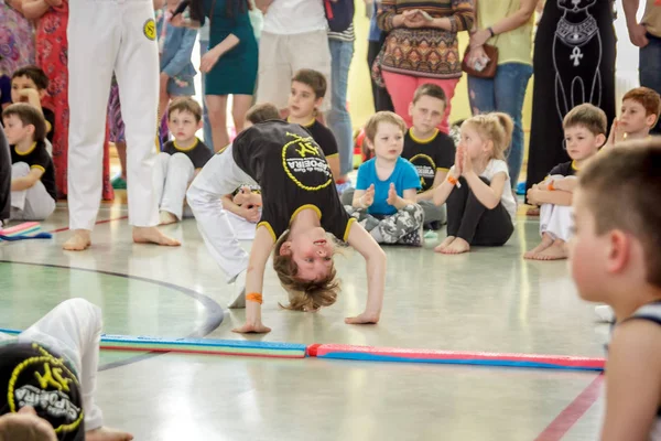 Rusko Jaroslavl Května 2018 Skupina Lidí Zapojených Capoeira Tělocvičně Rozcvičení — Stock fotografie