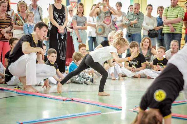 Rusko Jaroslavl Května 2018 Skupina Lidí Zapojených Capoeira Tělocvičně Rozcvičení — Stock fotografie