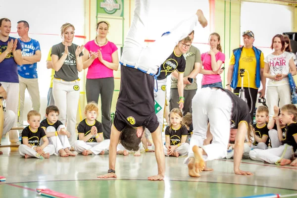 Rusia Yaroslavl Mayo 2018 Grupo Personas Involucradas Capoeira Gimnasio Calientan — Foto de Stock