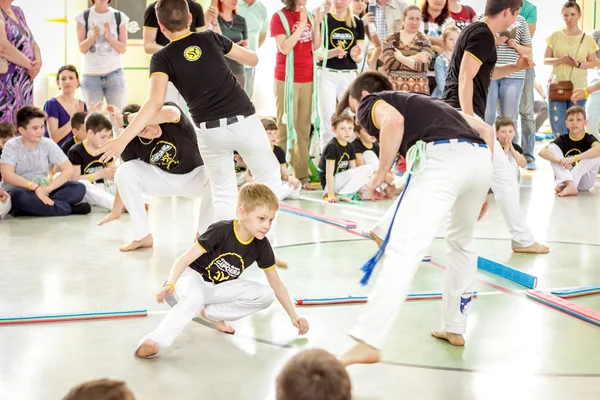 Russia Yaroslavl 2018 Gruppe Personer Involvert Capoeira Treningsstudioet Varmes Opp – stockfoto