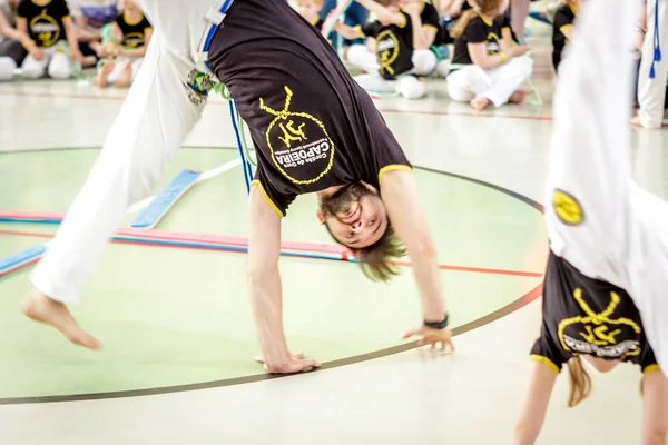 Rusia Yaroslavl Mayo 2018 Grupo Personas Involucradas Capoeira Gimnasio Calientan —  Fotos de Stock