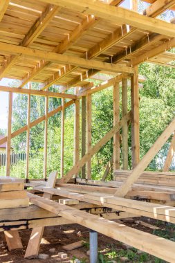 ahşap iç çerçeve binanın altında yeni bir ev inşa mimari konut inşaatı sopa ev çerçeve.