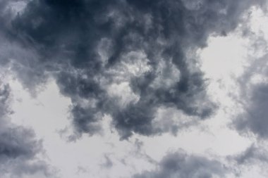 şiddetli yağmur önce özgün karanlık bulutlar. arka plan gökyüzü ve fırtına.