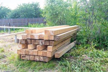 ahşap iç çerçeve binanın altında yeni bir ev inşa mimari konut inşaatı sopa ev çerçeve.