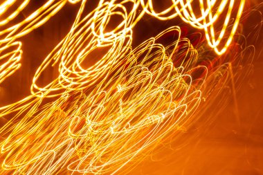 yaratıcı fotoğrafçılık ışık veya neon kaotik, çok dans alışılmadık desenli çizgiler arka plan üzerinde renkli. eşsiz masaüstü duvar kağıdı veya ekran koruyucu kavramı. kopya alanı, doku, bulanıklık