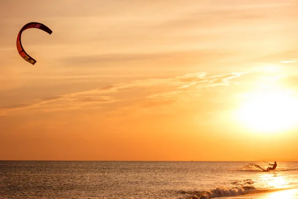 Extreme Professionele Kiter Golven Rijdt Springt Van Lucht Zwarte Zee — Stockfoto